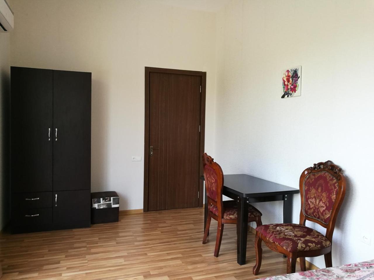Agora Apartamento Tiflis Exterior foto